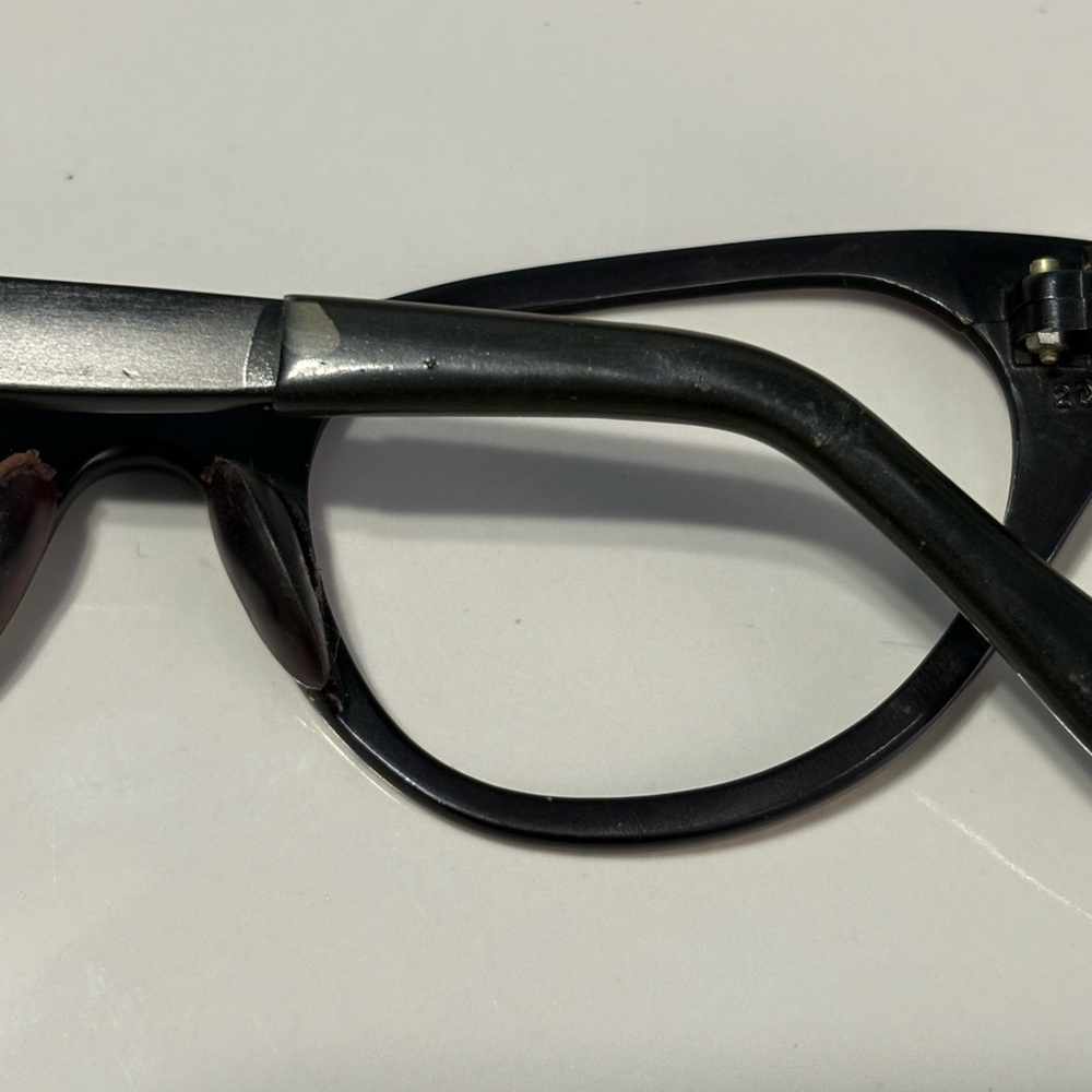 Sale! Last Chance! Removing 2/15 Vintage  Cat-eye Glasses (no lenses) - Picture 8 of 11